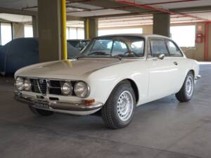 Image 1/22 of Alfa Romeo 1750 GT Veloce (1967)