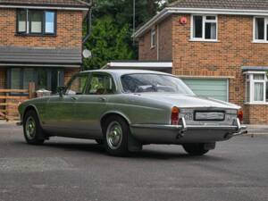 Image 3/50 of Jaguar XJ 6 4.2 (1971)