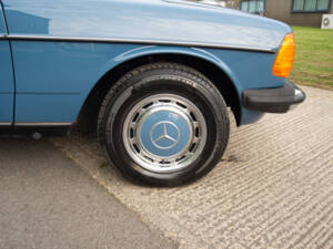 Bild 32/32 von Mercedes-Benz 280 TE (1984)