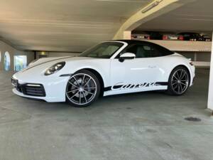 Image 3/22 de Porsche 911 Carrera (2023)