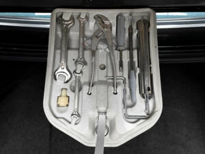 Immagine 16/43 di BMW 528i (1986)
