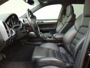 Bild 60/98 von Porsche Cayenne Turbo (2010)