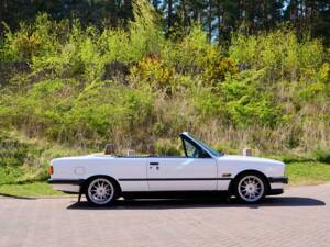 Immagine 10/50 di BMW 325i (1988)