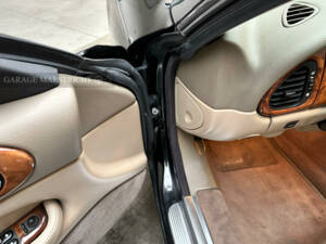 Image 26/75 de Jaguar XK8 4.0 (2000)