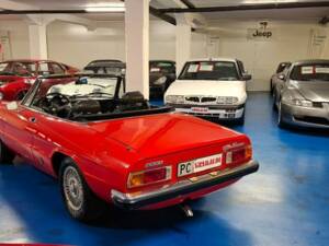 Image 2/43 of Alfa Romeo Spider Veloce 2000 (1982)
