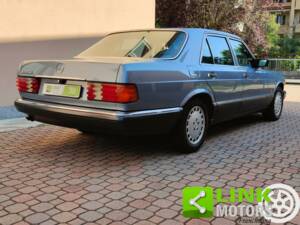 Imagen 3/10 de Mercedes-Benz 300 SE (1986)