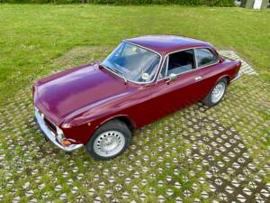 Image 15/37 de Alfa Romeo Giulia 1600 GT Junior (1974)