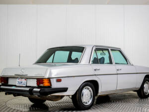 Image 2/50 of Mercedes-Benz 240 D (1976)