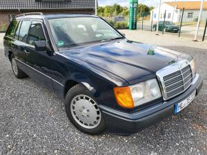 Image 12/47 of Mercedes-Benz 220 TE (1993)