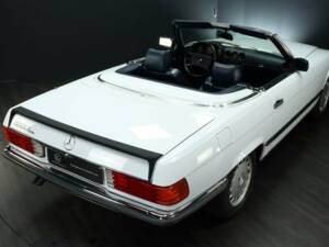 Image 6/30 de Mercedes-Benz 500 SL (1985)