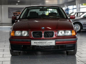 Image 3/21 de BMW 320i (1996)