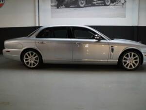 Bild 37/50 von Jaguar XJ 8 4.2 (2008)