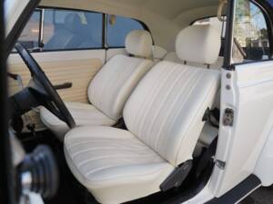 Image 15/45 de Volkswagen Coccinelle 1303 LS (1978)