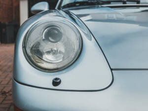 Image 22/50 of Porsche 911 Carrera (1994)