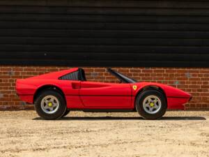 Afbeelding 2/44 van Ferrari 308 GTB Quattrovalvole (1984)