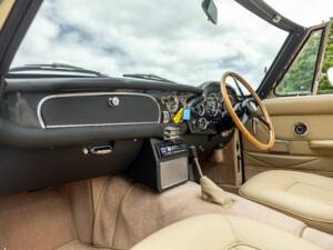 Bild 42/50 von Aston Martin DB 6 Volante (1969)