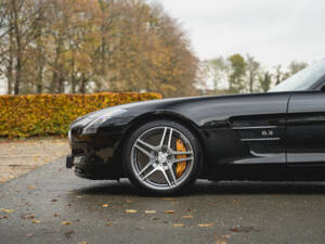 Image 63/100 of Mercedes-Benz SLS AMG Roadster (2011)