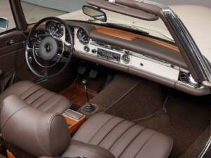 Image 19/37 of Mercedes-Benz 280 SL (1969)