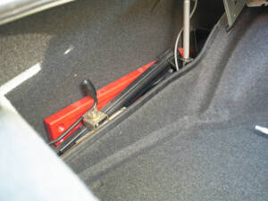 Image 58/63 of BMW 528i (1984)