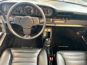 Image 14/71 de Porsche 911 SC 3.0 (1983)