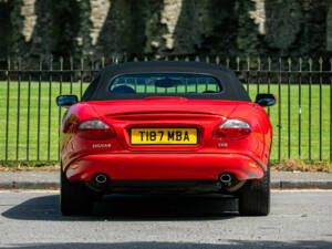 Image 7/33 of Jaguar XK8 4.0 (1999)
