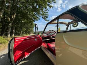 Image 14/45 of Volkswagen Karmann Ghia 1600 L (1966)