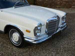 Image 46/50 of Mercedes-Benz 280 SE 3,5 (1971)