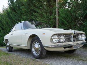 Image 7/32 of Alfa Romeo 2600 Sprint (1963)