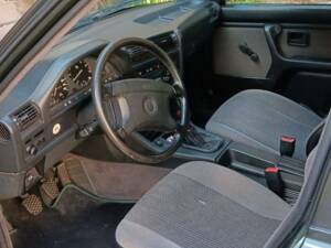 Image 9/21 of BMW 325i Touring (1989)