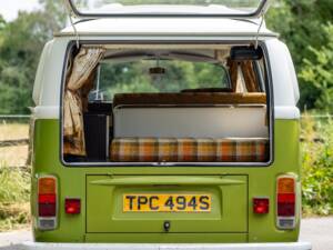 Image 33/47 of Volkswagen T2b Camper (1977)