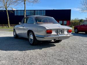 Image 38/47 de Alfa Romeo 1750 GT Veloce (1968)