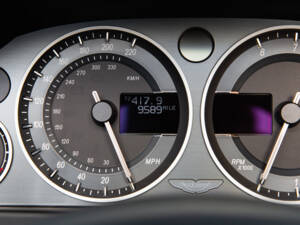 Image 32/99 of Aston Martin DBS Volante (2012)