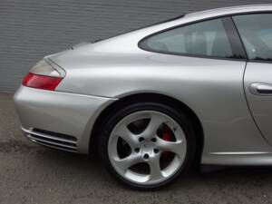 Bild 33/100 von Porsche 911 Carrera 4S (2002)
