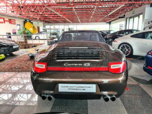 Image 3/21 de Porsche 911 Carrera 4S (2010)