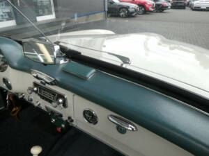 Image 17/29 of Mercedes-Benz 190 SL (1961)