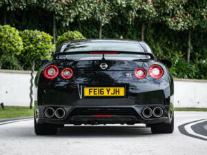 Bild 7/37 von Nissan GT-R Black Edition (2016)