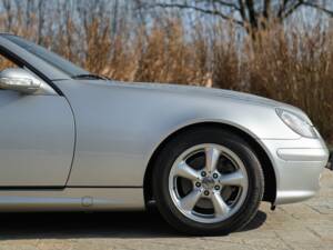 Image 21/50 of Mercedes-Benz SLK 320 (2001)