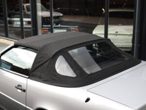 Image 30/76 of Mercedes-Benz 300 SL-24 (1993)