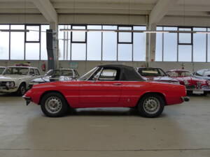 Immagine 3/32 di Alfa Romeo Spider 1600 Junior (1975)