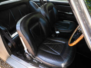 Afbeelding 37/47 van Aston Martin DB 6 Vantage (1966)
