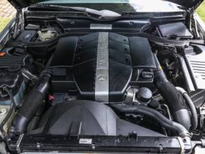 Image 26/37 of Mercedes-Benz SL 320 (2000)