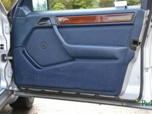 Image 18/39 of Mercedes-Benz 200 D (1993)
