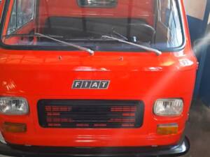 Immagine 2/15 di FIAT 900T (1977)