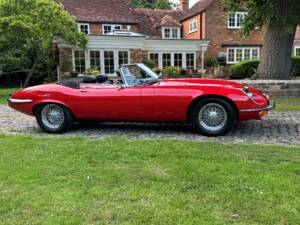 Image 17/39 of Jaguar E-Type V12 (1974)