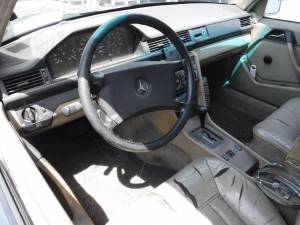 Immagine 11/11 di Mercedes-Benz 300 TD Turbo (1988)