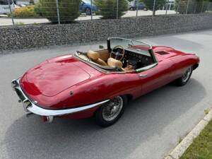 Image 10/35 of Jaguar E-Type (1969)