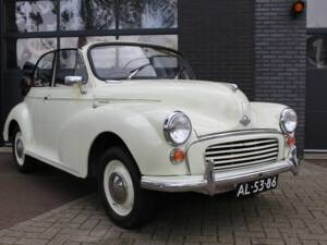 Image 2/7 of Morris Minor 1000 (1968)