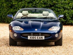 Immagine 6/41 di Jaguar XKR (2001)