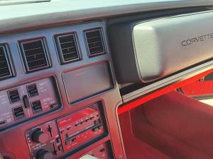 Bild 37/47 von Chevrolet Corvette Convertible (1987)