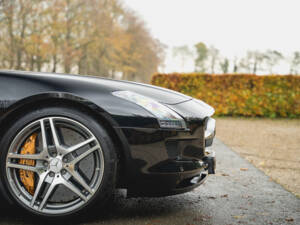 Image 90/100 of Mercedes-Benz SLS AMG Roadster (2011)